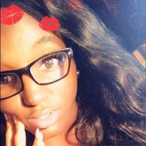 Meet your Posher, Latevia